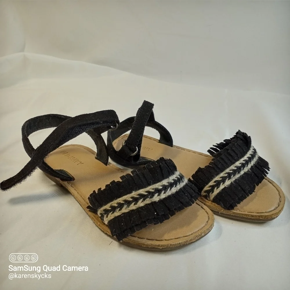 𝅺old Navy Black & White Sandals Kids Size 9